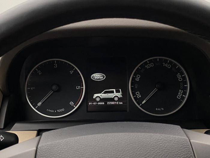 Land Rover Discovery 3.0 AWD SDV6 HSE REZERVACE