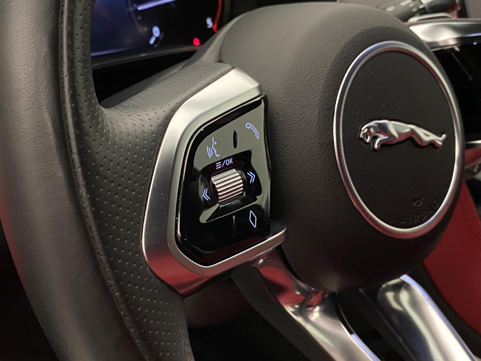 Jaguar F-Pace D300 S R-DYNAMIC AWD REZERVACE 3.0 d Dynamic