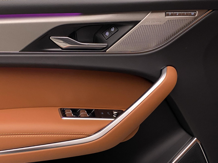 Jaguar F-Pace D300 R-DYNAMIC HSE REZERVACE 3.0 d Dynamic