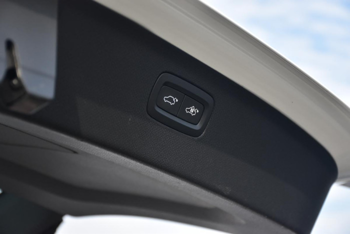 Volvo XC90 T8 AWD INSCRIPTION REZERVACE