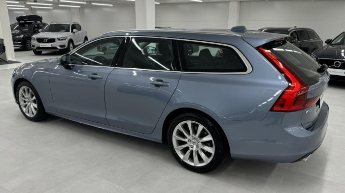 Volvo V90 D4 MOMENTUM AUT REZERVACE 2.0 d Momentum