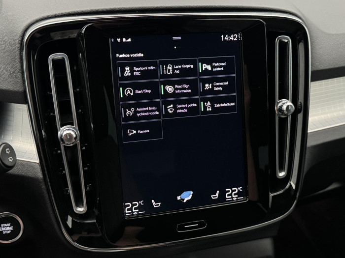 Volvo XC40 T2 MOMENTUM PRO REZERVACE 1.5 Momentum