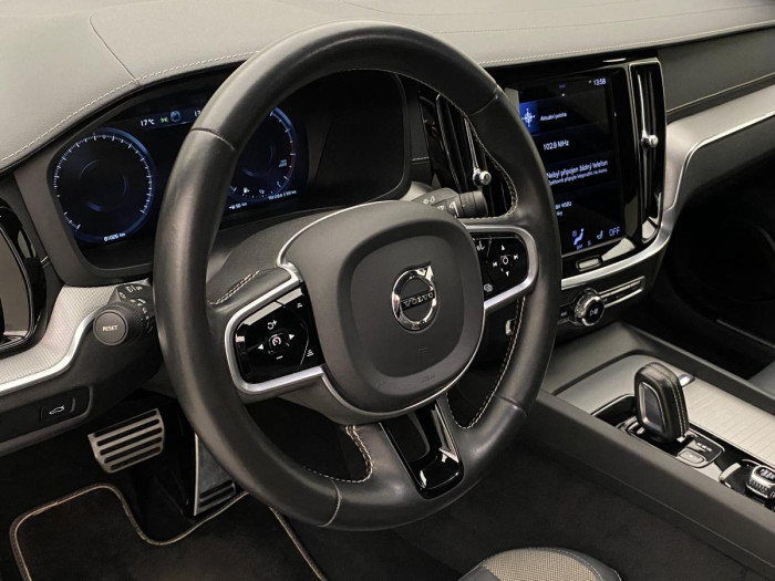 Volvo S60 B5 AWD R-DESIGN AUT REZERVACE