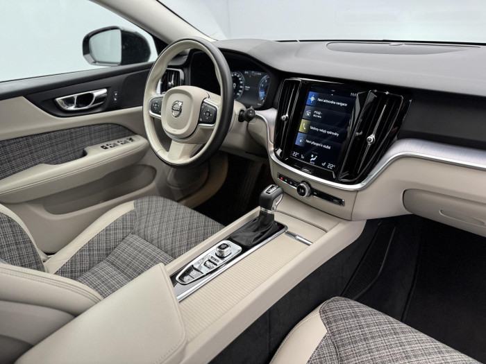Volvo V60 T4 MOMENTUM AUT CZ 1.maj 2.0 Momentum
