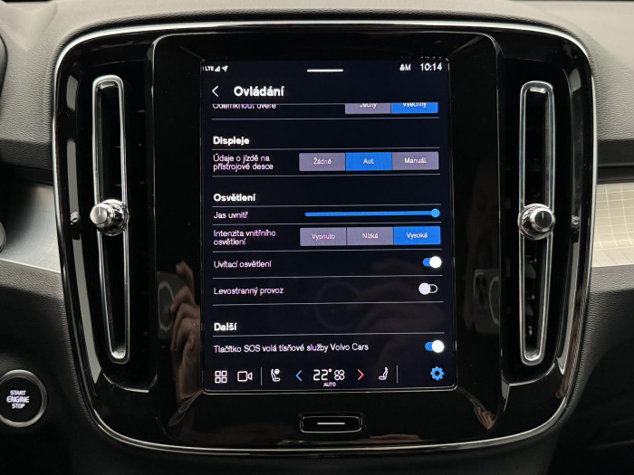 Volvo XC40 B3 PLUS DARK AUT CZ 1.maj