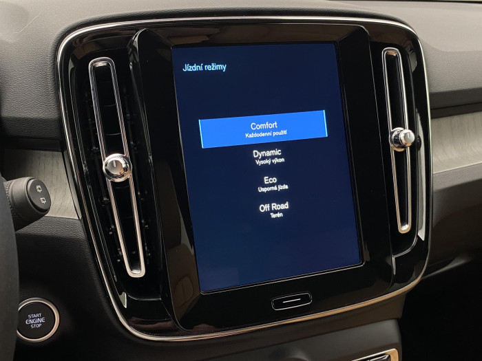 Volvo XC40 B4 AWD INSCRIPTION AUT CZ