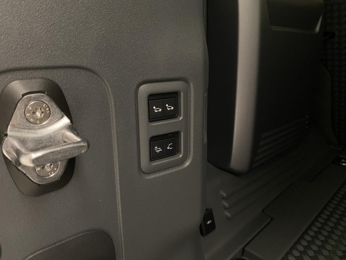 Land Rover Defender 110 P400 SE AWD AUT CZ 3.0 SE