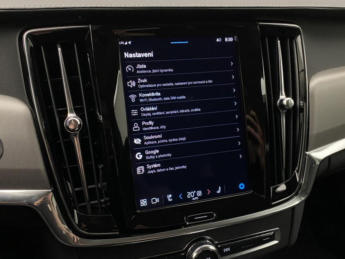 Volvo V90 CC B4 AWD PLUS AUT CZ 1.maj