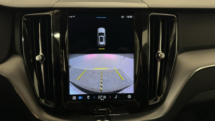 Volvo XC60 B4 AWD MOMENTUM AUT REZERVACE 2.0 Momentum