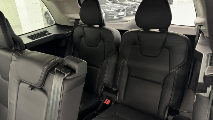 Volvo XC90 B5 AWD ULTIMATE REZERVACE
