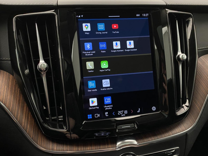 Volvo XC60 B5 AWD ULTIMATE REZERVACE