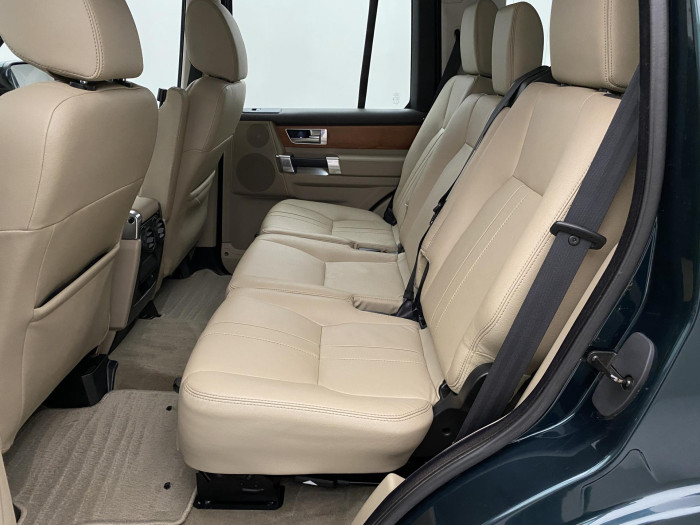 Land Rover Discovery 3.0 AWD SDV6 HSE REZERVACE