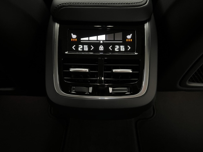 Volvo XC60 B4 AWD PLUS DARK AUT 1.maj.