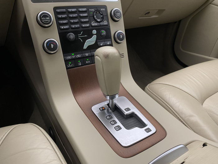 Volvo V70 D5 AWD SUMMUM AUT CZ 2.4 d Summum