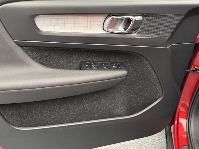 Volvo XC40 T3 MOMENTUM CZ 1. maj. 1.5 Momentum