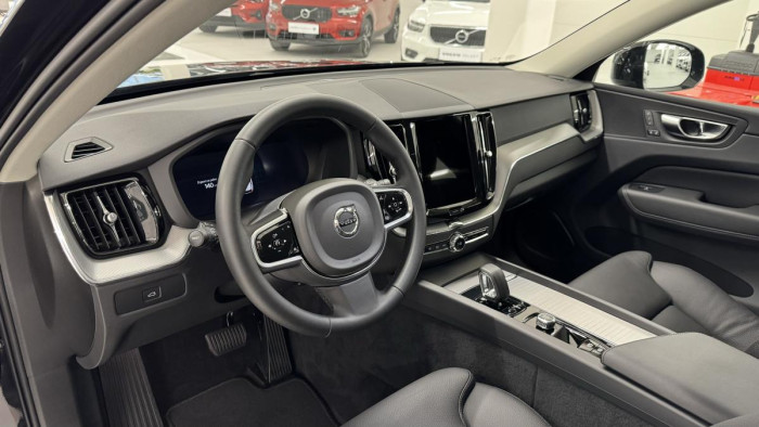 Volvo XC60 B4 AWD PLUS DARK REZERVACE 2.0 Plus