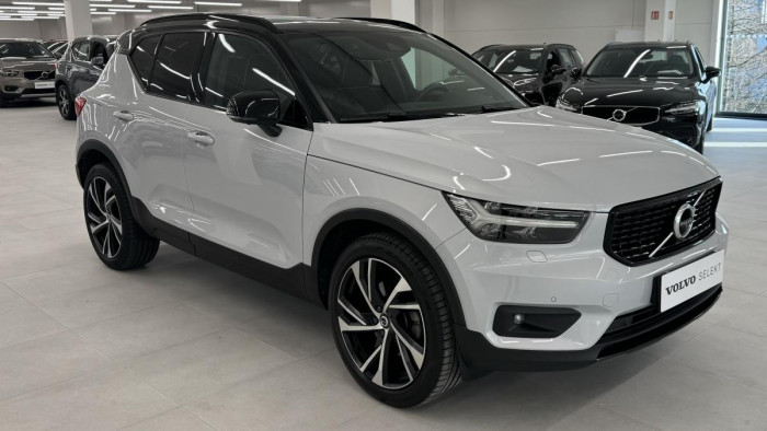 Volvo XC40 T4 R-DESIGN REZERVACE
