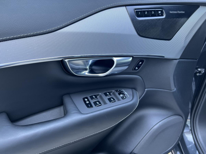 Volvo XC90 T8 AWD R-DESIGN 7MÍSTNÁ Aut