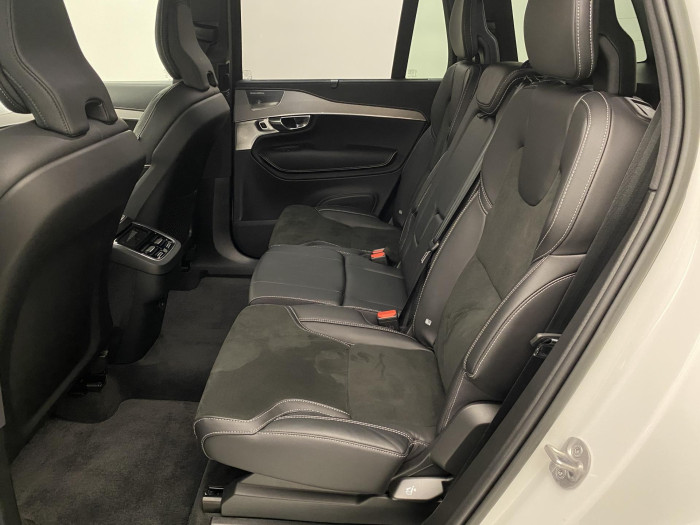 Volvo XC90 B6 AWD R-DESIGN REZERVACE