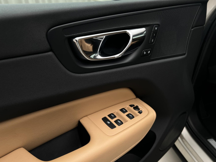 Volvo XC60 T5 AWD INSCRIPTION AUT CZ