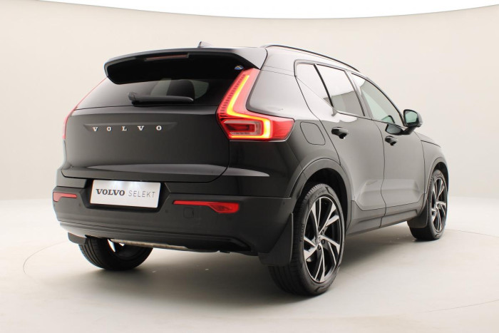 Volvo XC40 B5 AWD R-DESIGN AUT CZ 1.maj.