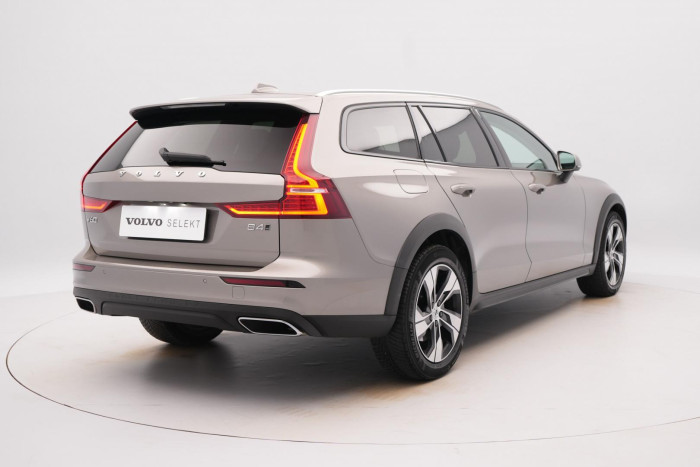 Volvo V60 CC B4 AWD PRO AUT REZERVACE 2.0 CC CC