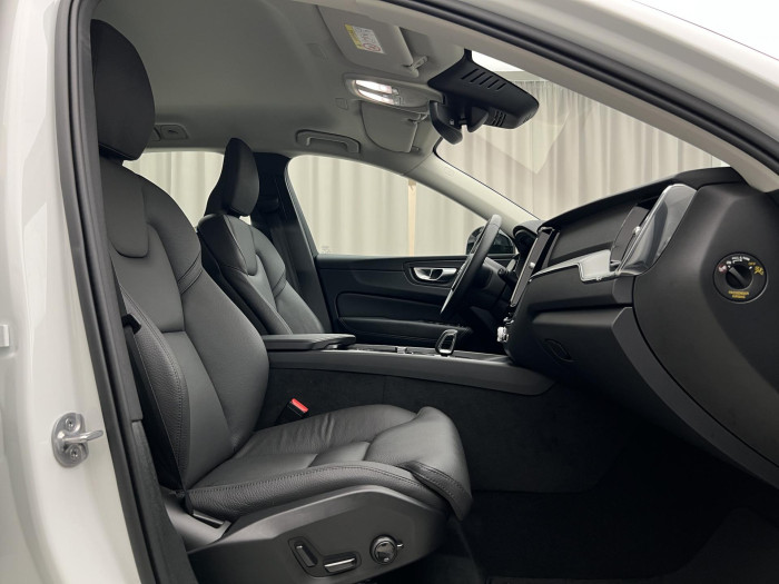 Volvo XC60 B5 AWD PLUS DARK AUT CZ