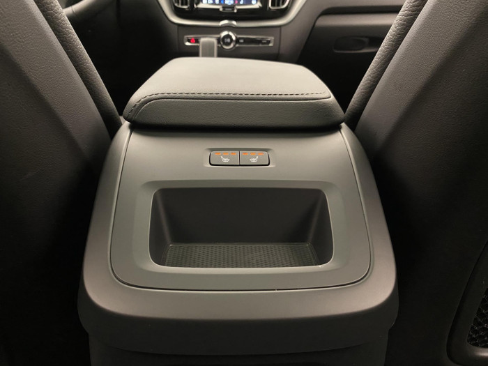 Volvo XC60 T6 AWD PLUG-IN REZERVACE