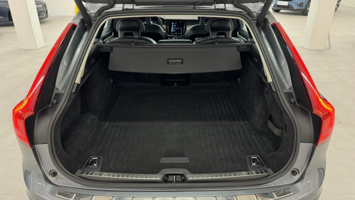 Volvo V90 CC D5 AWD PRO AUT CZ 1.maj. 2.0 d CC CC