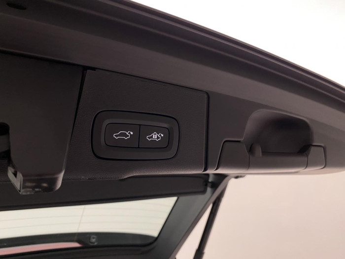 Volvo XC60 B4 AWD PLUS BRIGHT REZERVACE 2.0 Plus