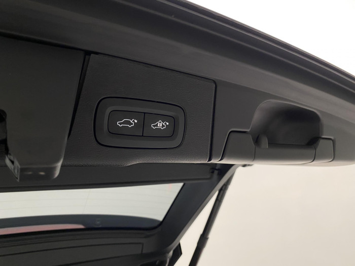 Volvo XC60 B5 AWD R-DESIGN AUT CZ