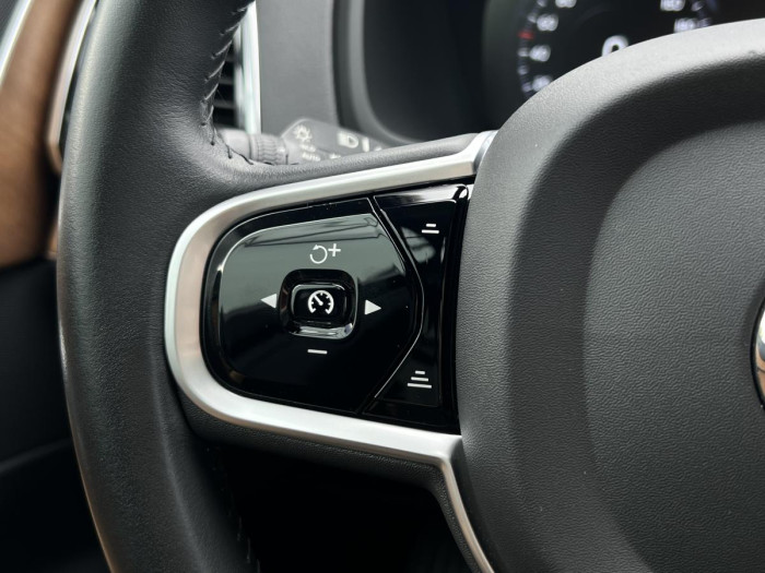 Volvo XC90 B5 AWD INSCRIPTION REZERVACE