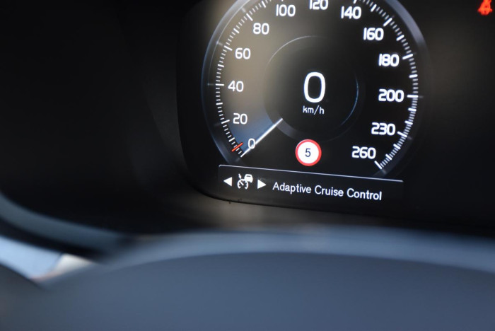 Volvo V60 B4 MOMENTUM ADV. REZERVACE 2.0 Momentum