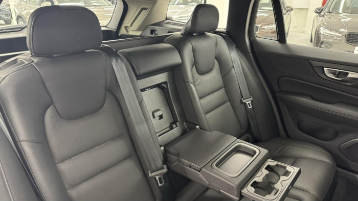 Volvo V60 B4 MOMENTUM AUT REZERVACE 2.0 Momentum