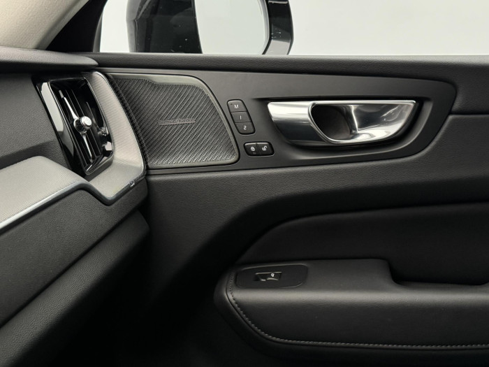 Volvo XC60 B4 AWD PLUS DARK AUT
