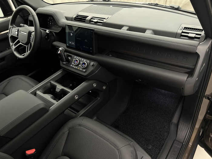 Land Rover Defender 110 D250 X-Dyn SE REZERVACE 3.0 d SE