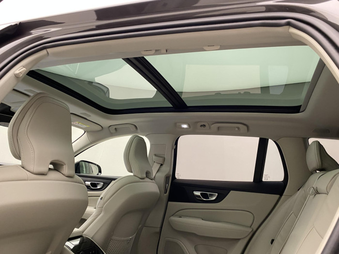 Volvo V60 T8 AWD PLUG-IN BRIGHT ULTRA CZ