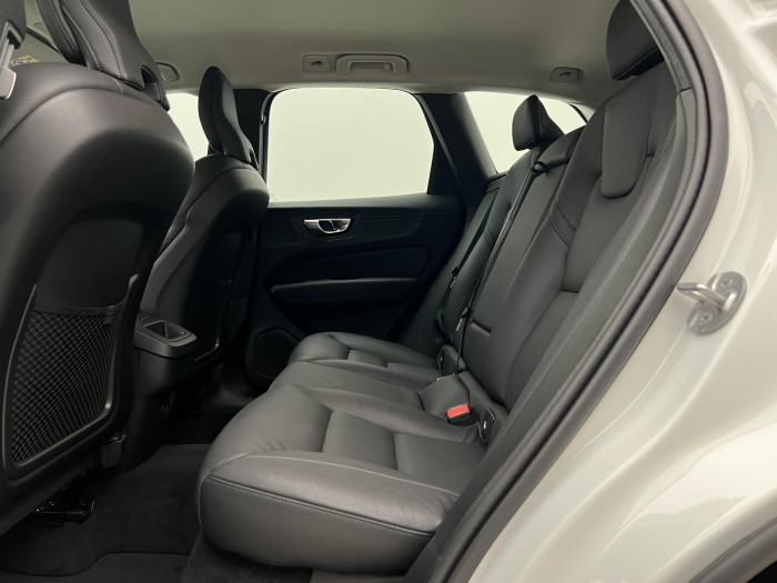 Volvo XC60 B5 AWD PLUS DARK AUT CZ