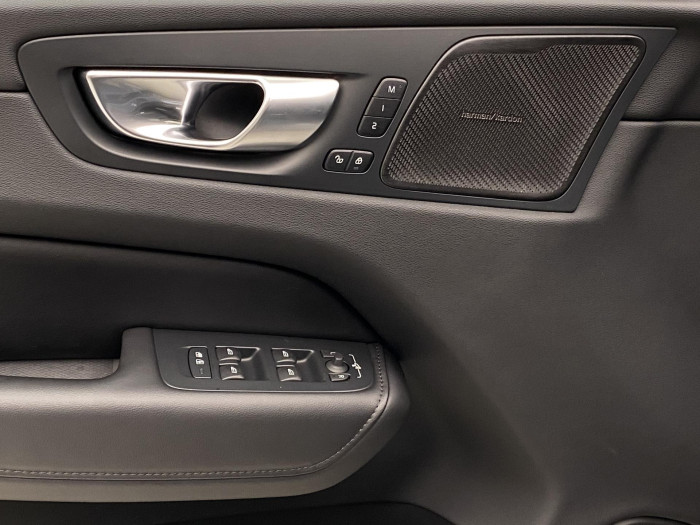 Volvo XC60 B4 AWD DARK PLUS AUT