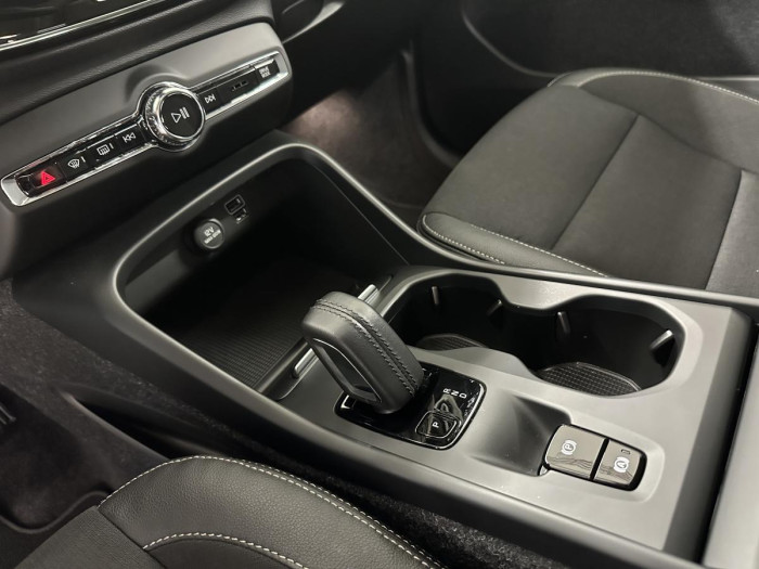 Volvo XC40 T3 MOMENTUM AUT REZERVACE 1.5 Momentum