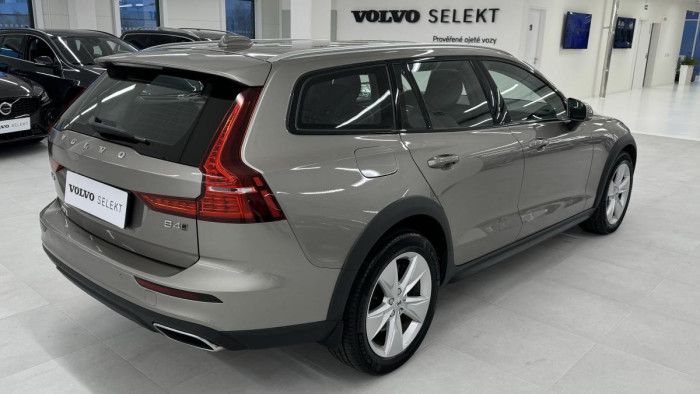 Volvo V60 CROSS COUNTRY B4 REZERVACE