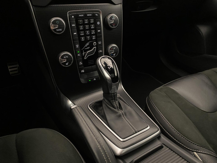 Volvo V40 T3 R-DESIGN AUT