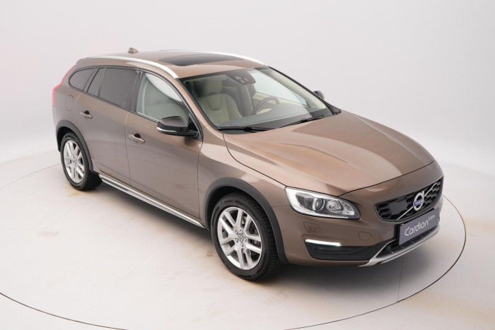 Volvo V60 CC D3 SUMMUM AUT REZERVACE 2.0 d CC CC Summum