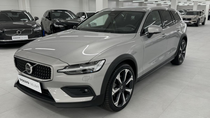 Volvo V60 CROSS COUNTRY B4 AWD REZERVACE
