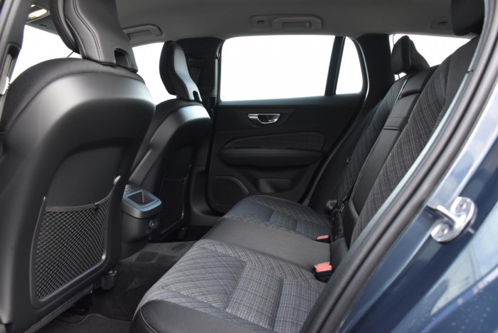 Volvo V60 CROSS COUNTRY B4 REZERVACE