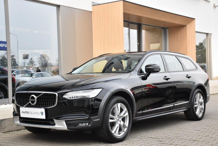 Volvo V90 D4 AWD MOMENTUM REZERVACE 2.0 d Momentum