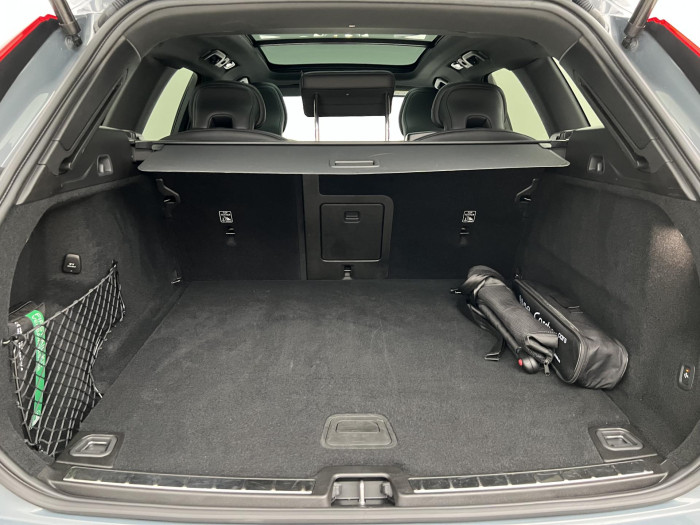 Volvo XC60 B4 PLUS DARK AUT 1.maj.