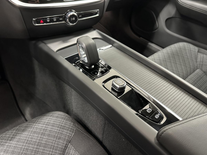 Volvo V60 B3 CORE AUT REZERVACE