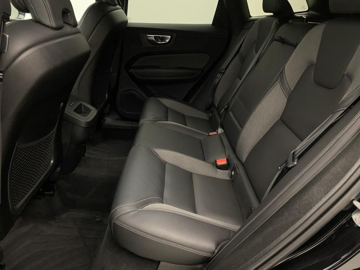 Volvo XC60 B4 AWD R-DESIGN AUT CZ