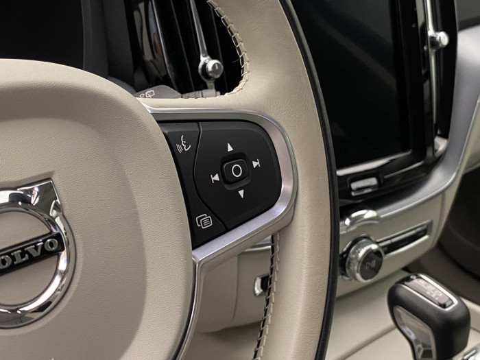 Volvo XC60 T5 AWD MOMENTUM AUT CZ 2.0 Momentum